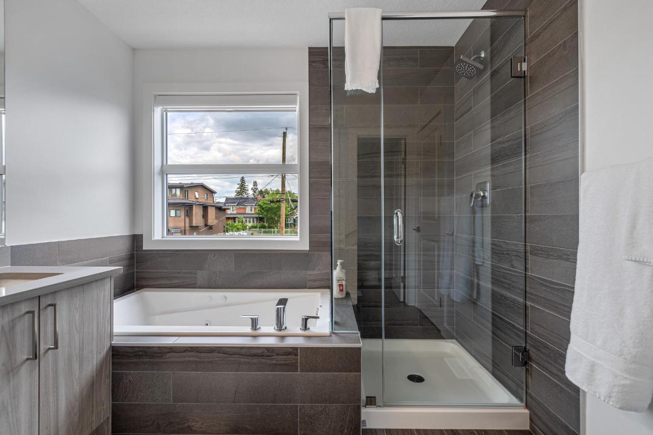 Contemporary Luxury 4 Bedroom House Near Downtown YYC Екстериор снимка