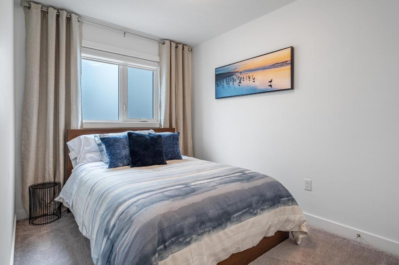 Contemporary Luxury 4 Bedroom House Near Downtown YYC Екстериор снимка