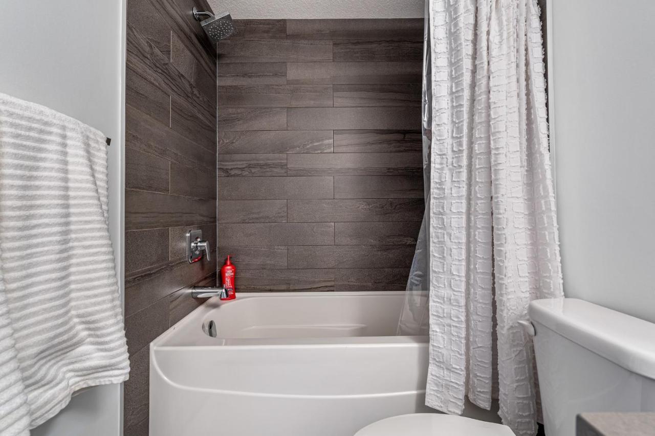 Contemporary Luxury 4 Bedroom House Near Downtown YYC Екстериор снимка