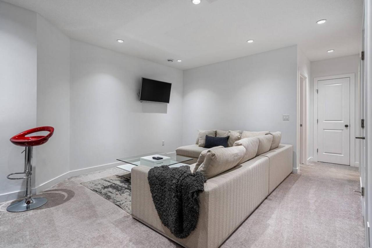 Contemporary Luxury 4 Bedroom House Near Downtown YYC Екстериор снимка